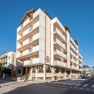 Lola Piccolo E Hotel